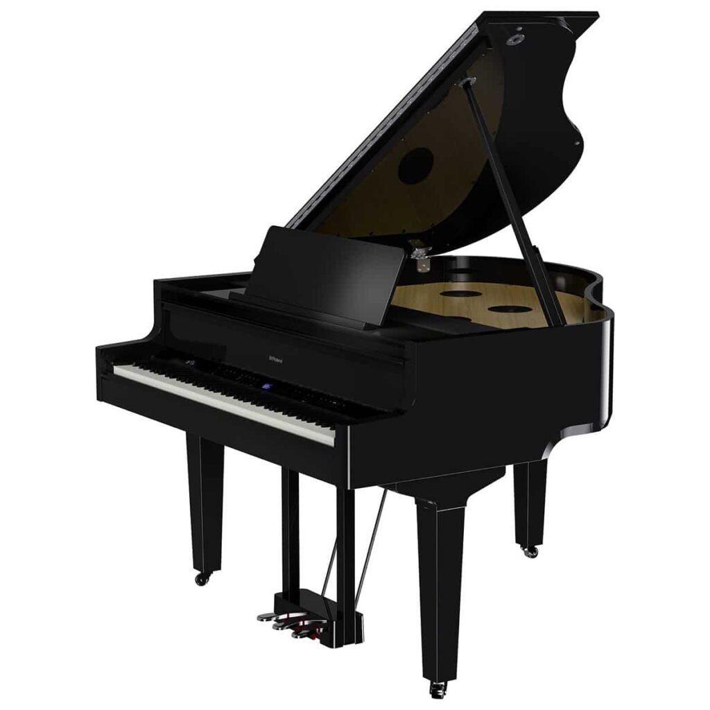 Vue de trois quarts du piano à queue numérique Roland GP-9 avec couvercle ouvert